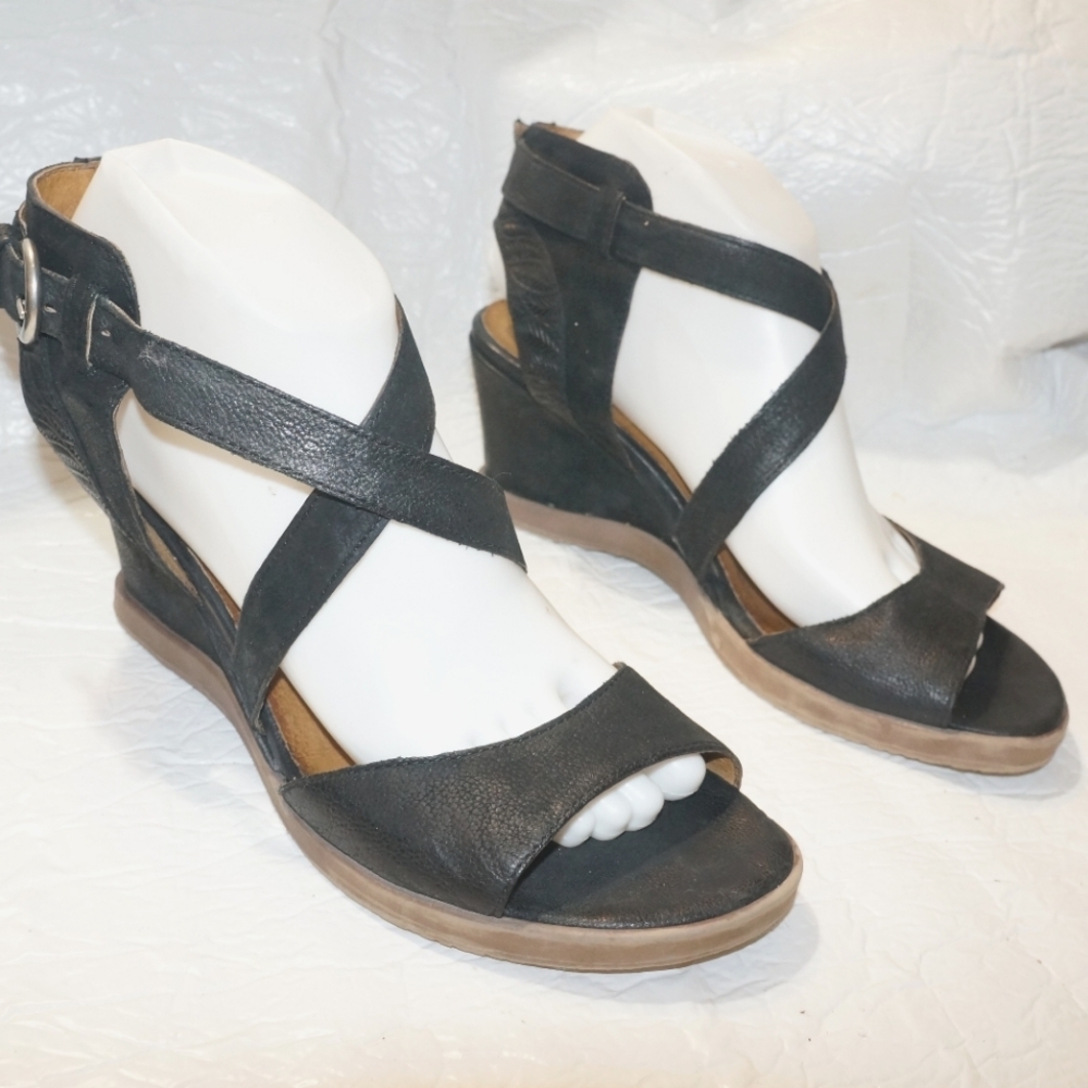 Miz Mooz Black Strappy Wedge Sandals - Picture 4 of 10